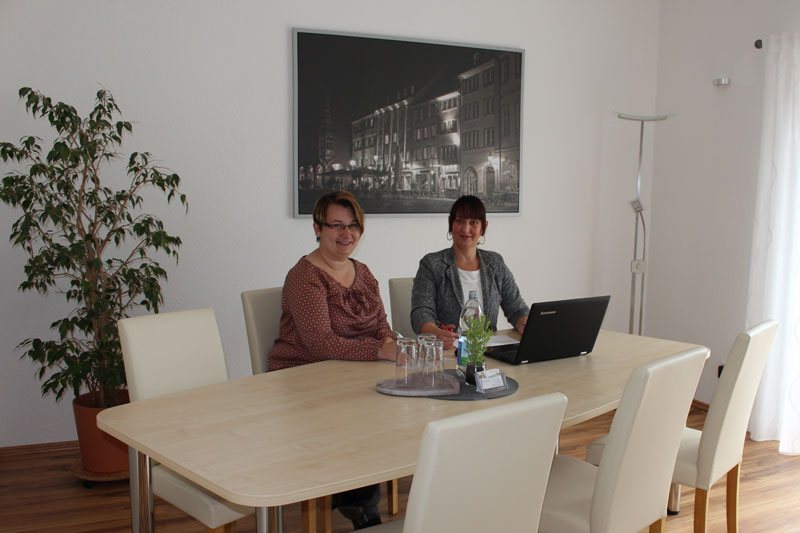 Bild der täglichen Besprechung im Konferenzraum der Immobilienverwaltung Raatz